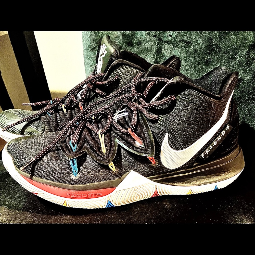 Nike Kyrie 5 Friends